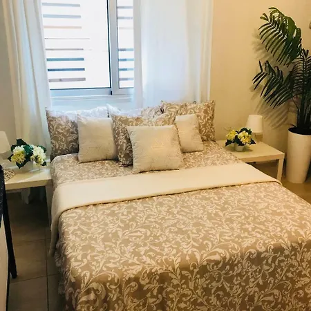Renees Holiday House 沃罗里尼