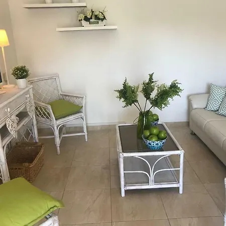 Renees Holiday House * 沃罗里尼