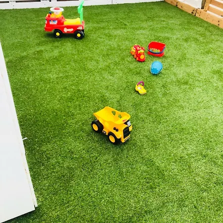 Renees Holiday House בורוקליני